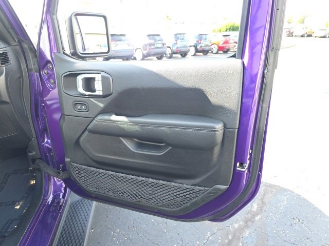 Used 2023 Jeep Wrangler Unlimited Sahara w/ Cold Weather Group image 39