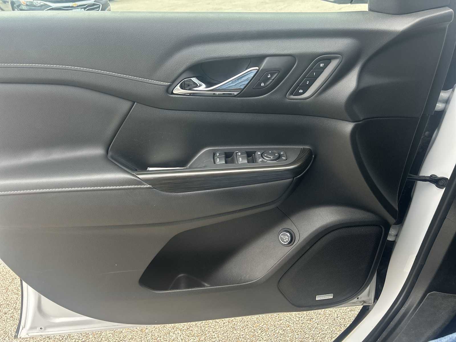 Used 2023 GMC Acadia SLT w/ Elevation Edition image 22