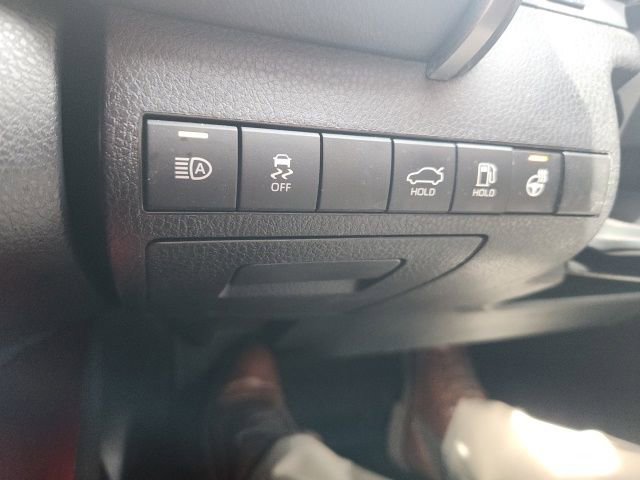 Used 2022 Toyota Camry SE w/ Cold Weather Package image 16