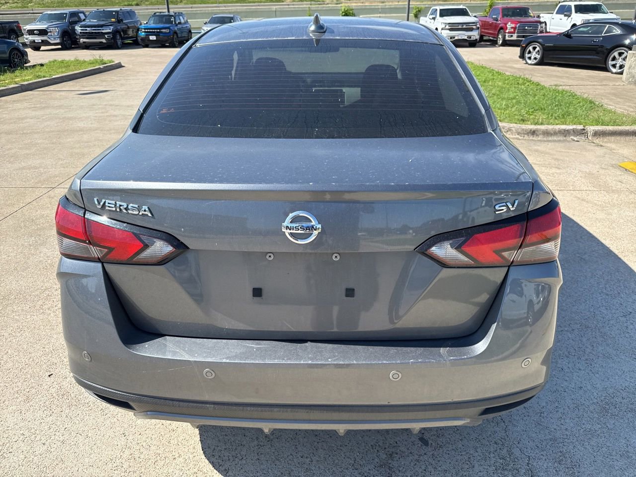 Used 2021 Nissan Versa SV FWD image 9