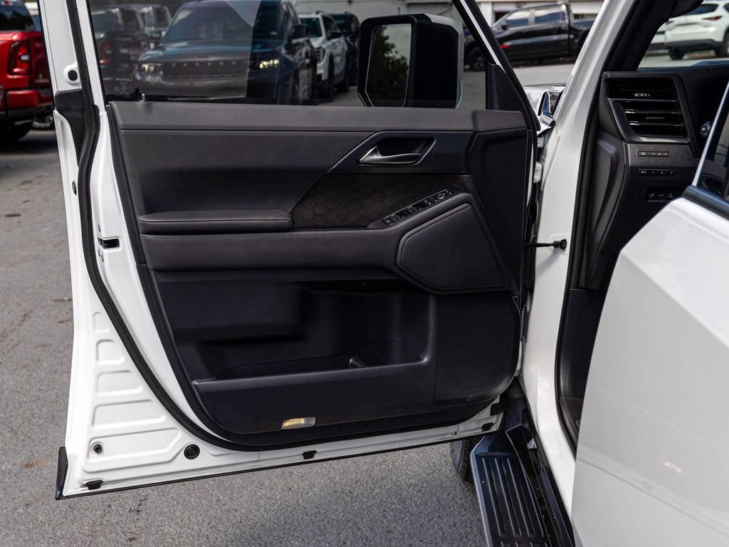 Used 2024 Lexus GX 550 w/ Accessory Package (31) AWD/4WD image 11