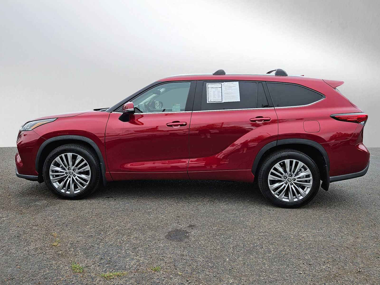 Used 2022 Toyota Highlander Platinum image 4
