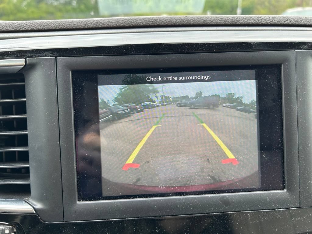 Used 2019 Chrysler Pacifica Touring-L FWD image 26