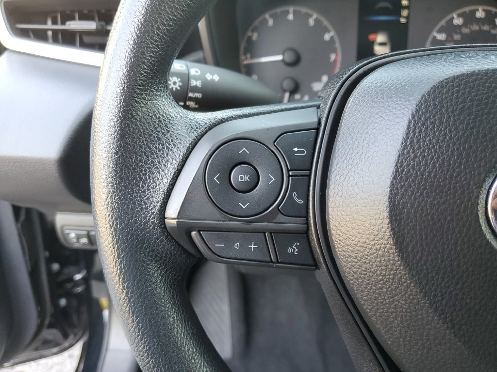 Used 2025 Toyota Corolla LE FWD image 25