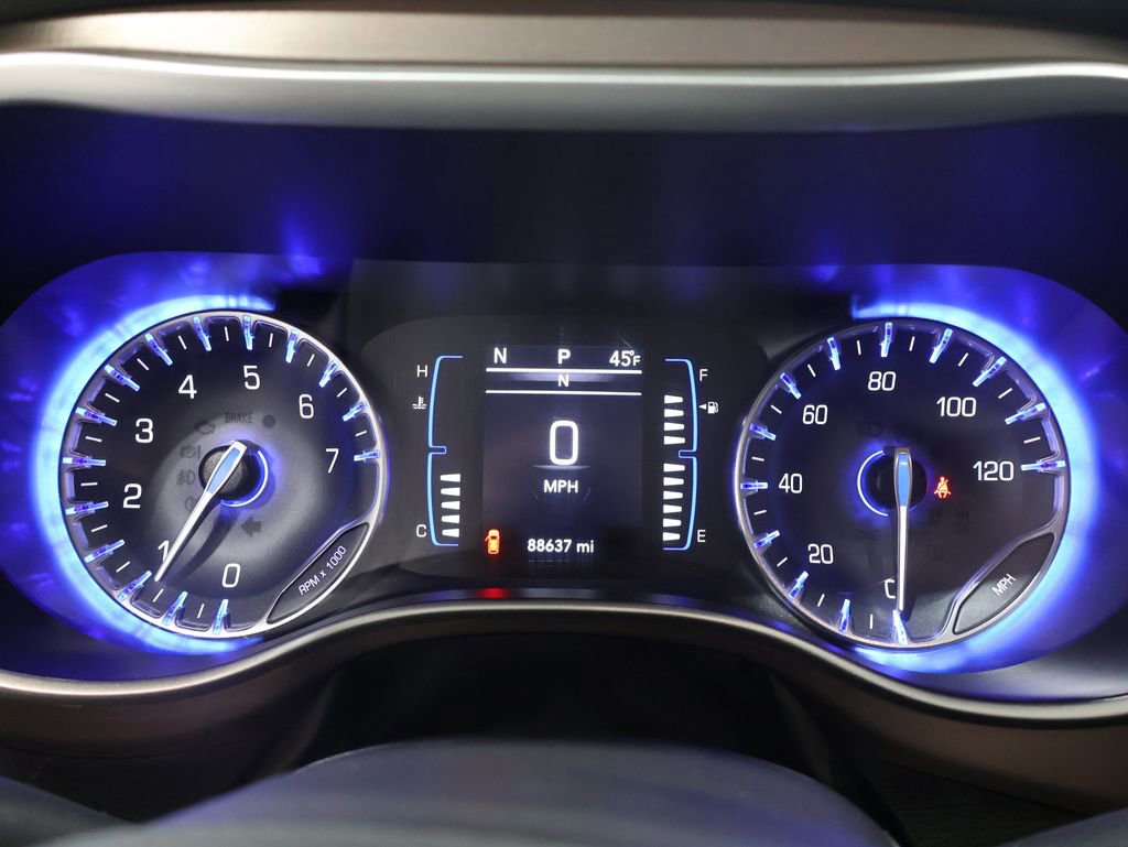 Used 2021 Chrysler Voyager LX image 38