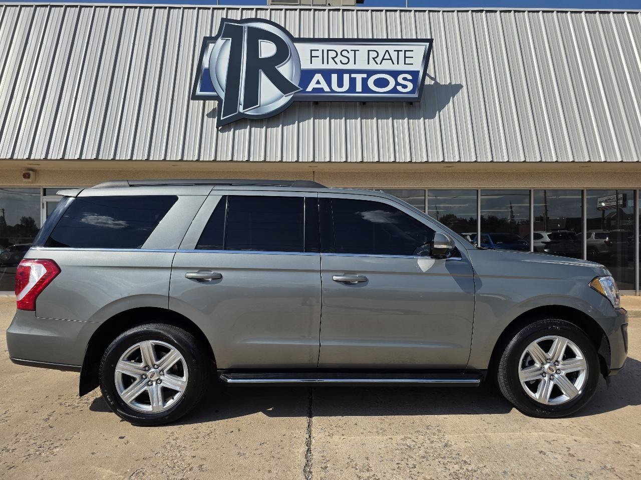 Used 2019 Ford Expedition XLT w/ Equipment Group 202A AWD/4WD image 9