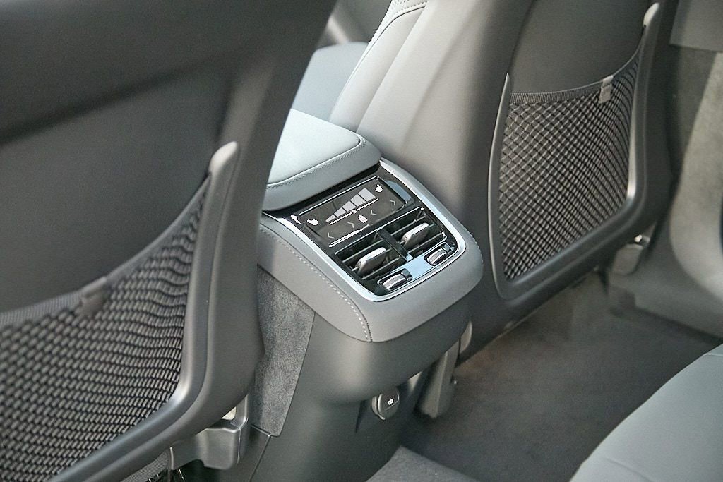 New 2026 Volvo XC90 B6 Plus w/ Protection Package Premier image 19