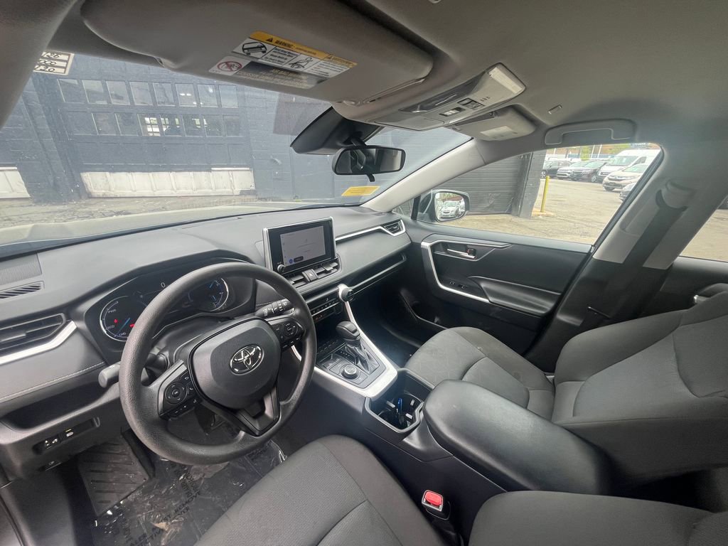 Used 2025 Toyota RAV4 XLE AWD/4WD image 27