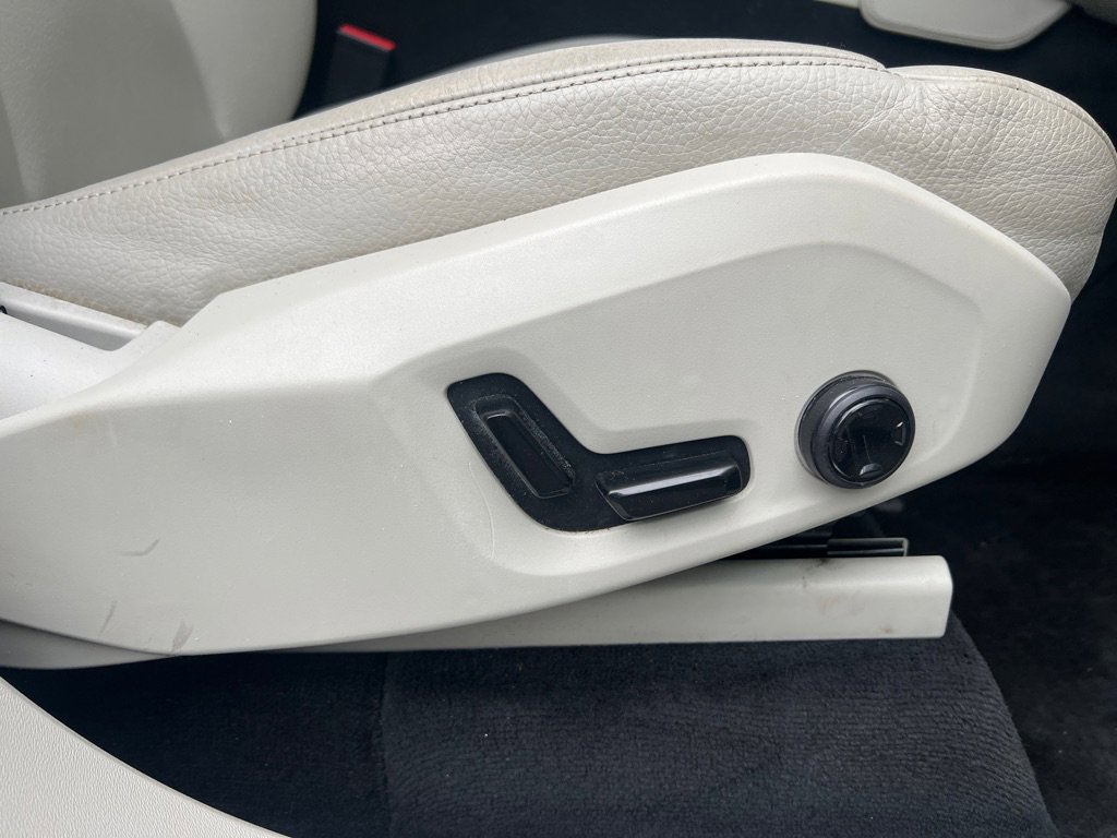 Used 2016 Volvo XC90 T5 Momentum image 26