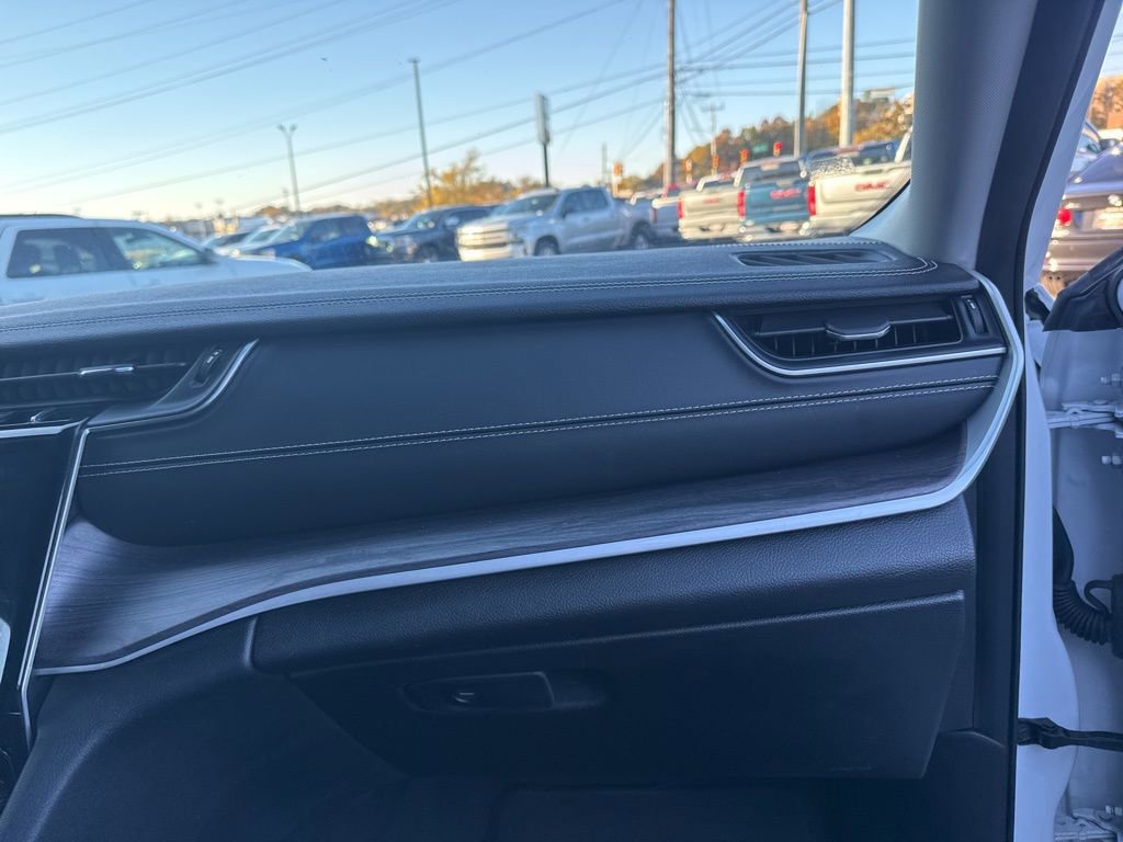 Used 2023 Jeep Grand Cherokee L Limited image 18