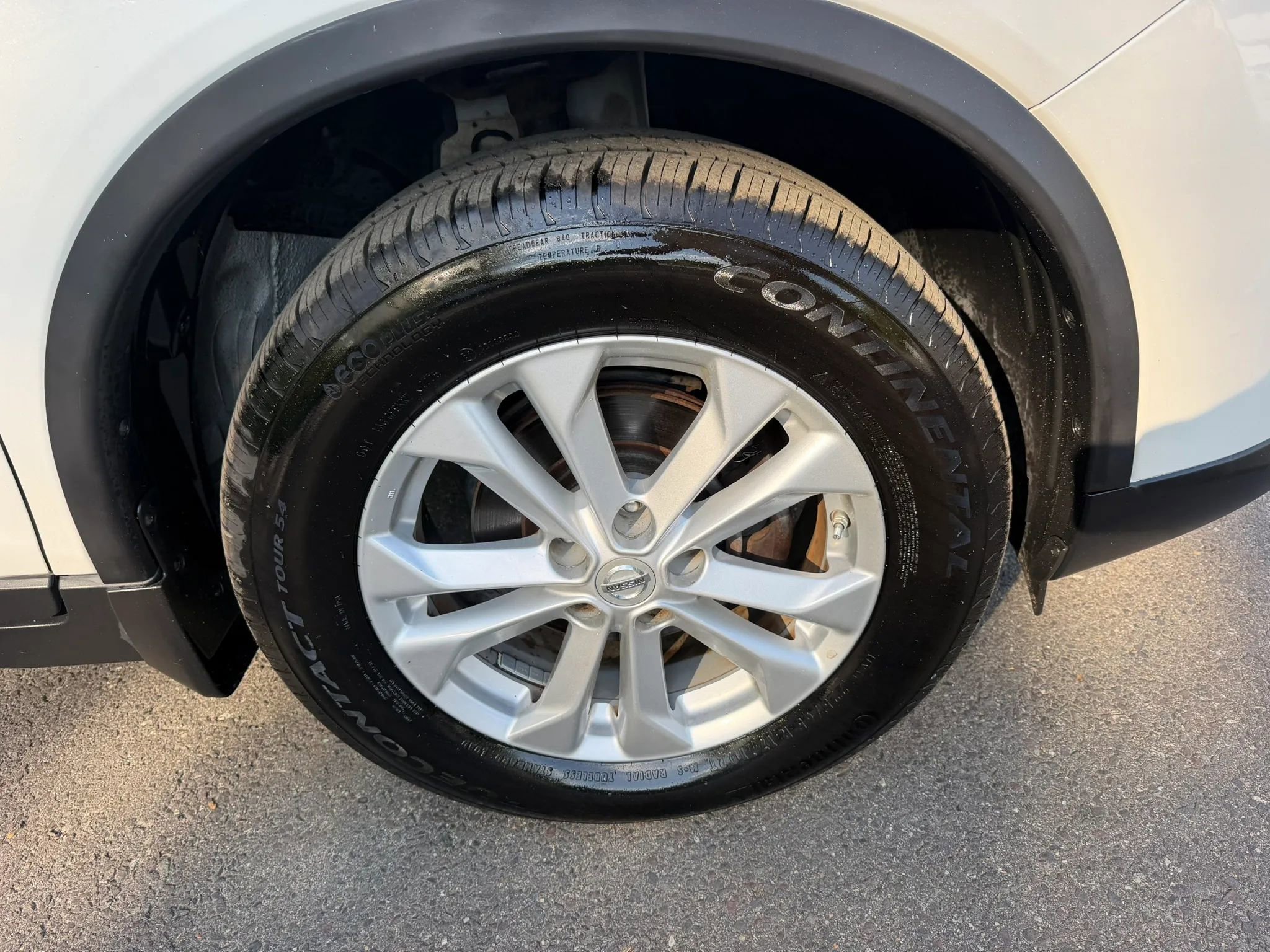 Used 2015 Nissan Rogue SV w/ SV Premium Package AWD/4WD image 6