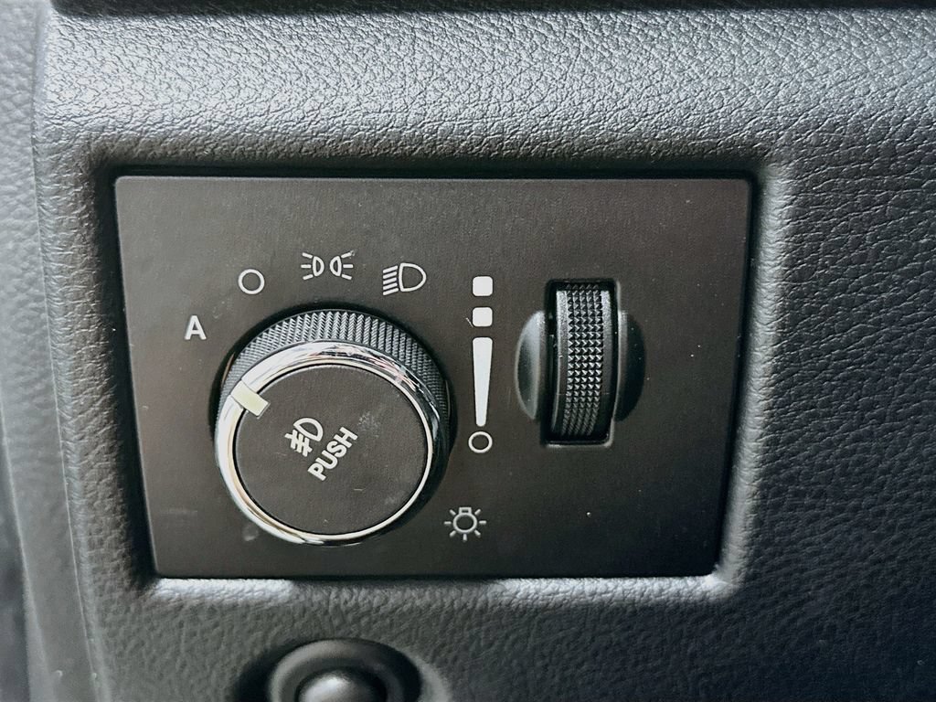 Used 2011 Jeep Grand Cherokee Limited AWD/4WD image 12