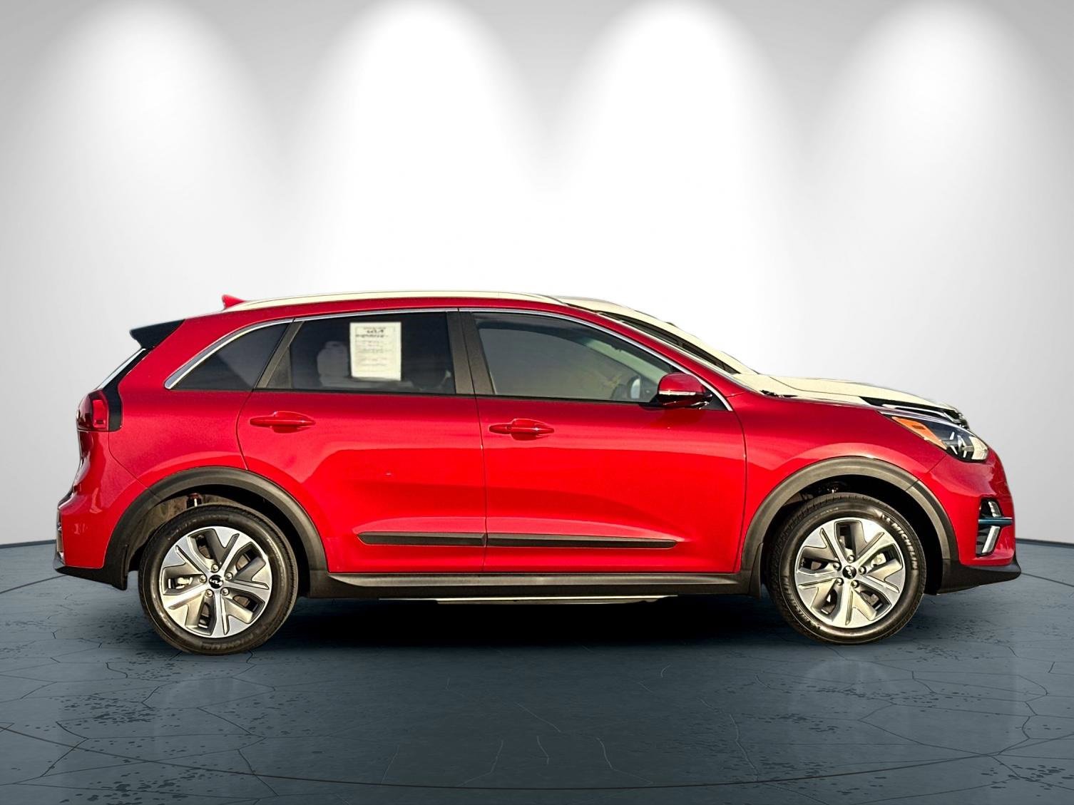 Used 2022 Kia Niro EX image 3