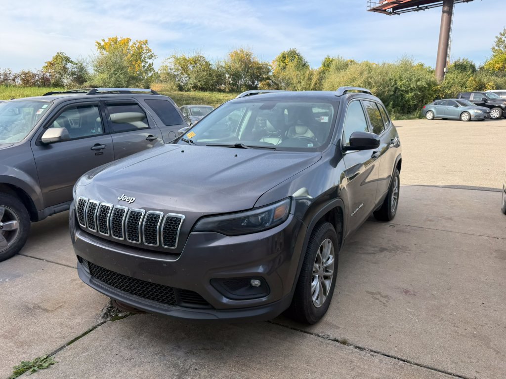 Used 2019 Jeep Cherokee Latitude Plus AWD/4WD image 3