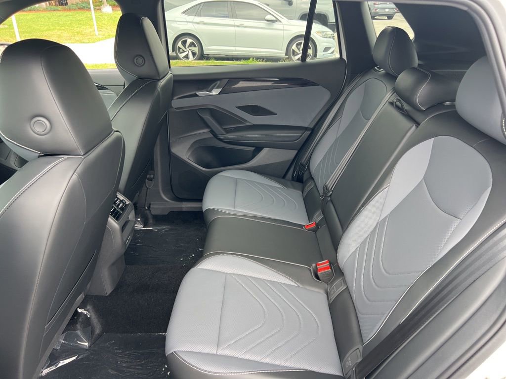 New 2026 Volkswagen Tiguan SE R-Line FWD image 24