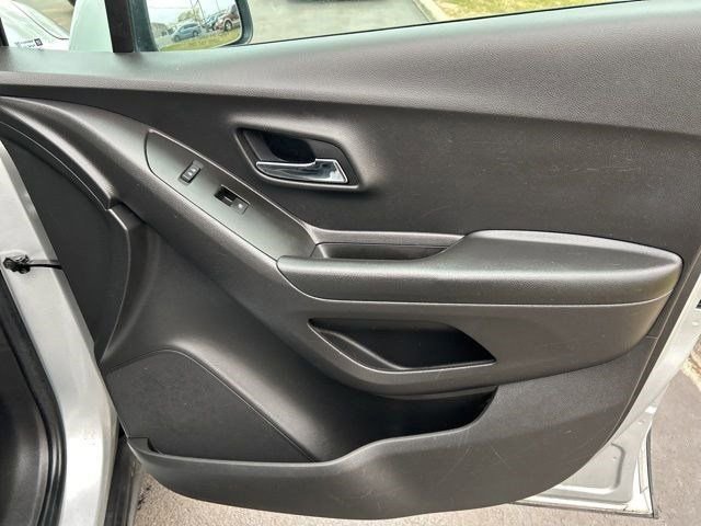 Used 2021 Chevrolet Trax LS w/ Tint and Cruise Package image 41