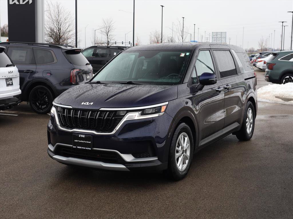 Used 2023 Kia Carnival LX image 3