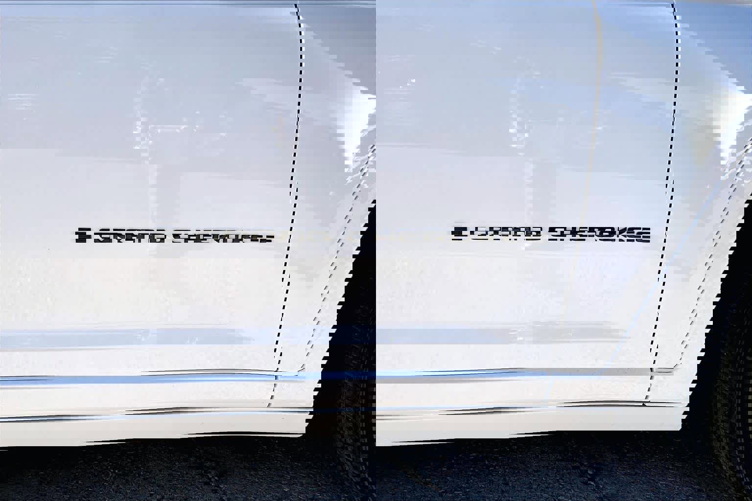 New 2025 Jeep Grand Cherokee L Summit image 16