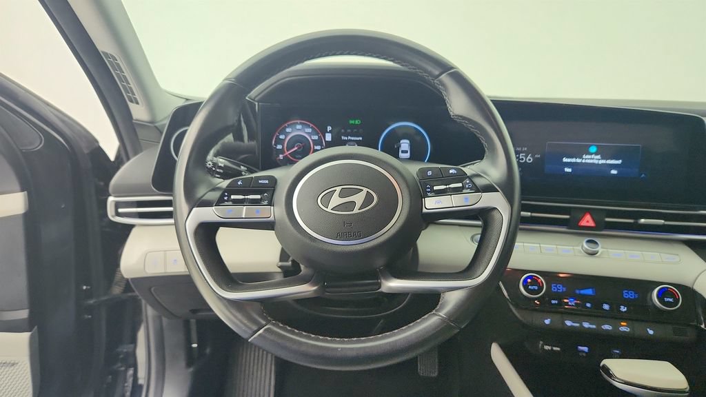Used 2024 Hyundai Elantra Limited FWD image 18