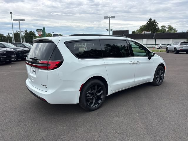 New 2027 Chrysler Pacifica Limited w/ S Appearance Package AWD/4WD image 32