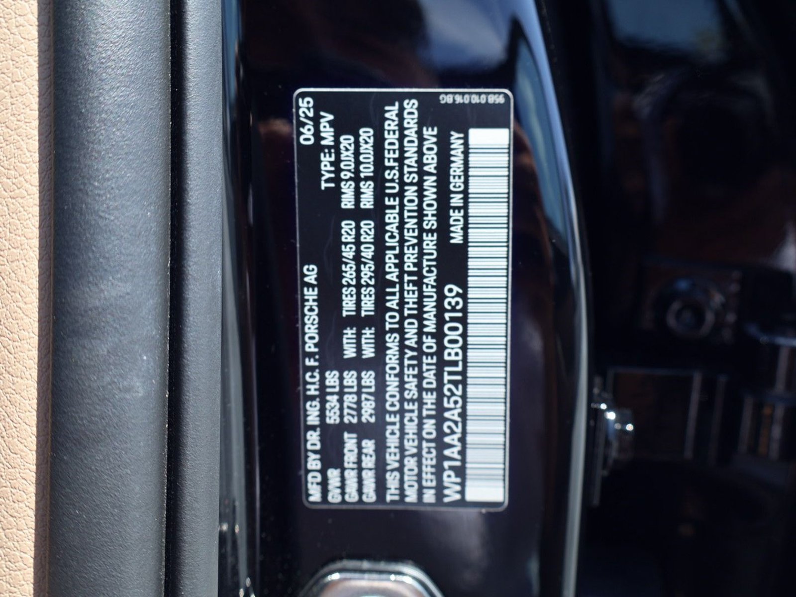Certified 2026 Porsche Macan AWD/4WD image 28
