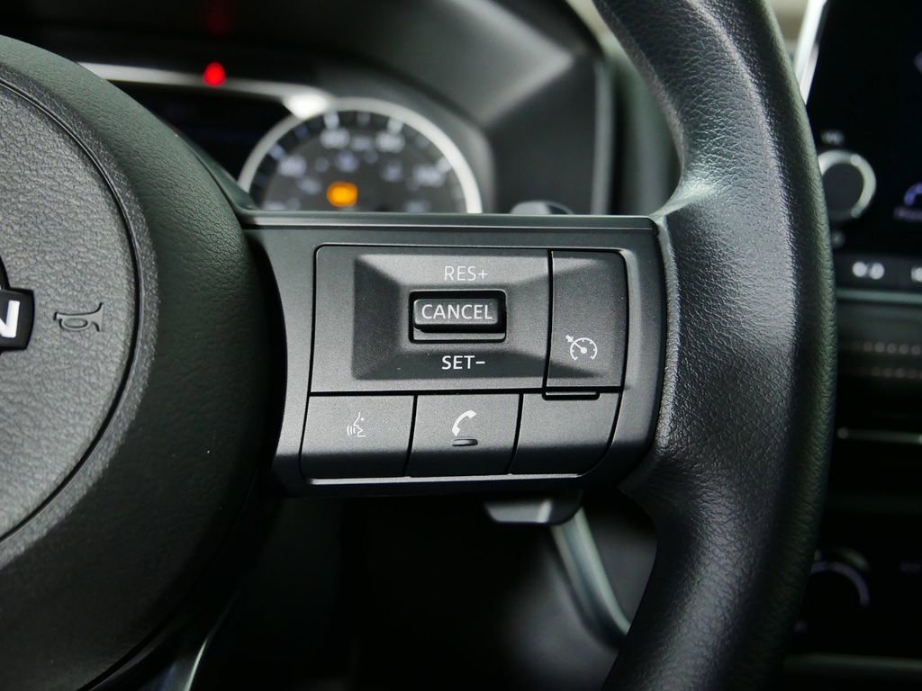 Used 2023 Nissan Rogue S image 28