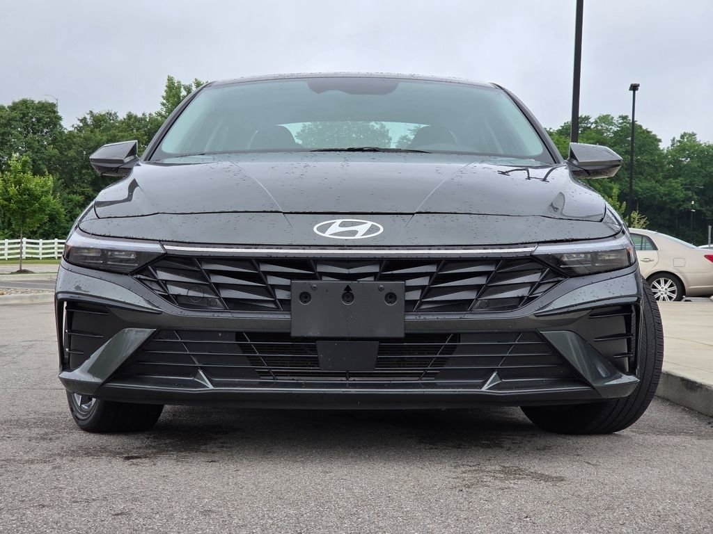 Used 2025 Hyundai Elantra SEL FWD image 3
