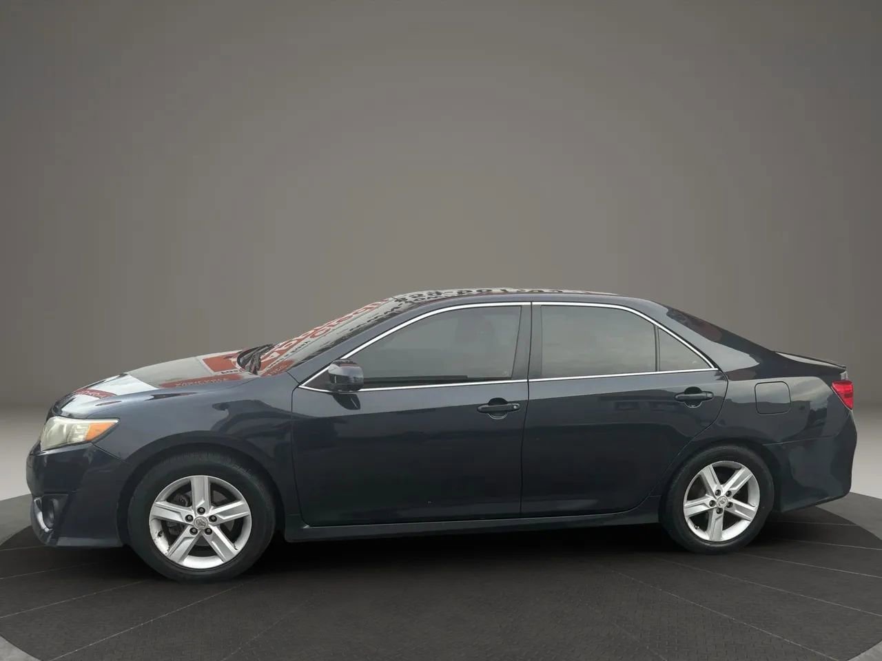 Used 2012 Toyota Camry L image 2