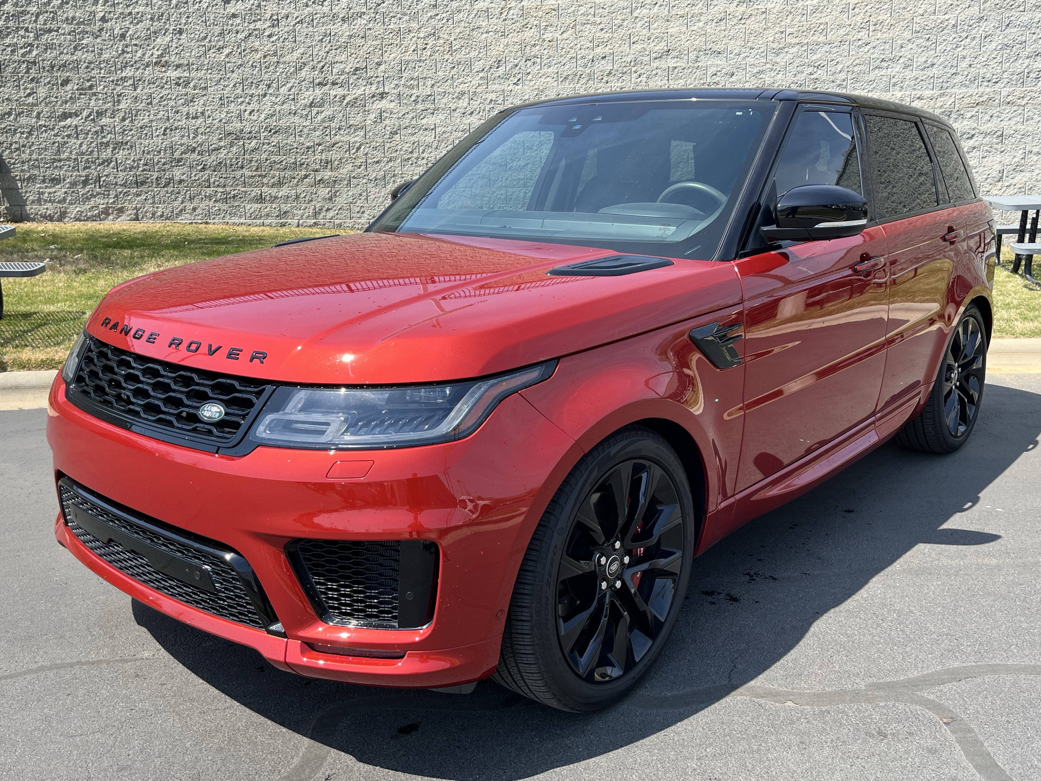 Used 2022 Land Rover Range Rover Sport HST image 2