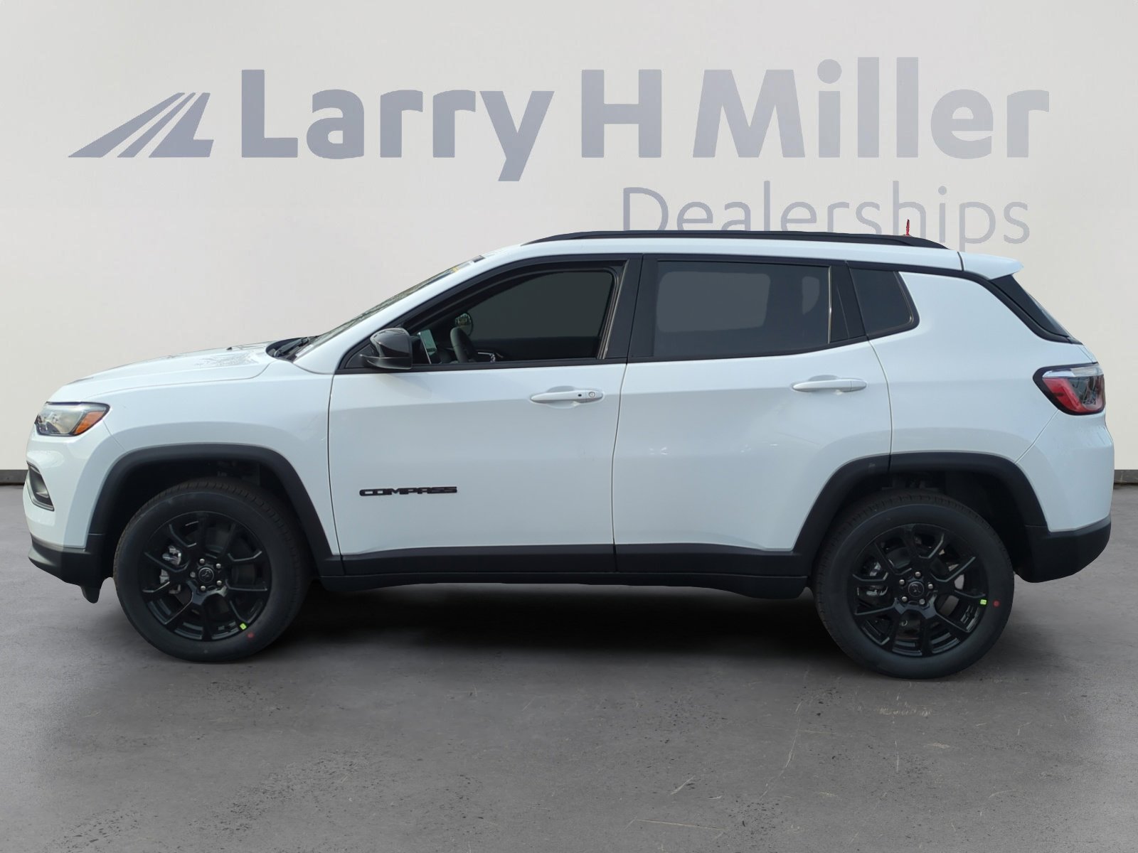 New 2026 Jeep Compass Latitude image 2