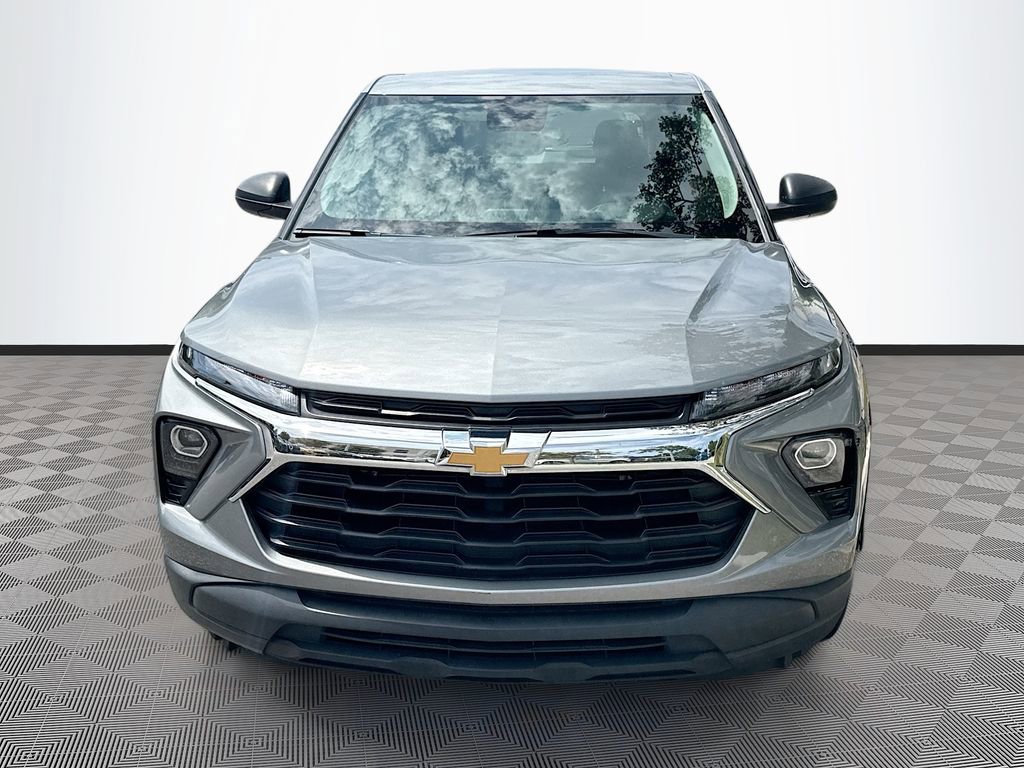 Used 2024 Chevrolet TrailBlazer LS FWD image 2