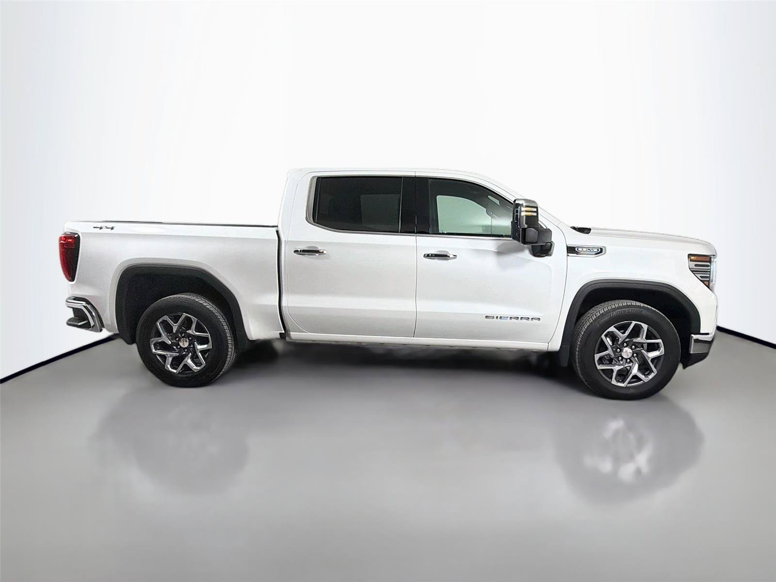 Used 2024 GMC Sierra 1500 SLT w/ SLT Convenience Package AWD/4WD image 5