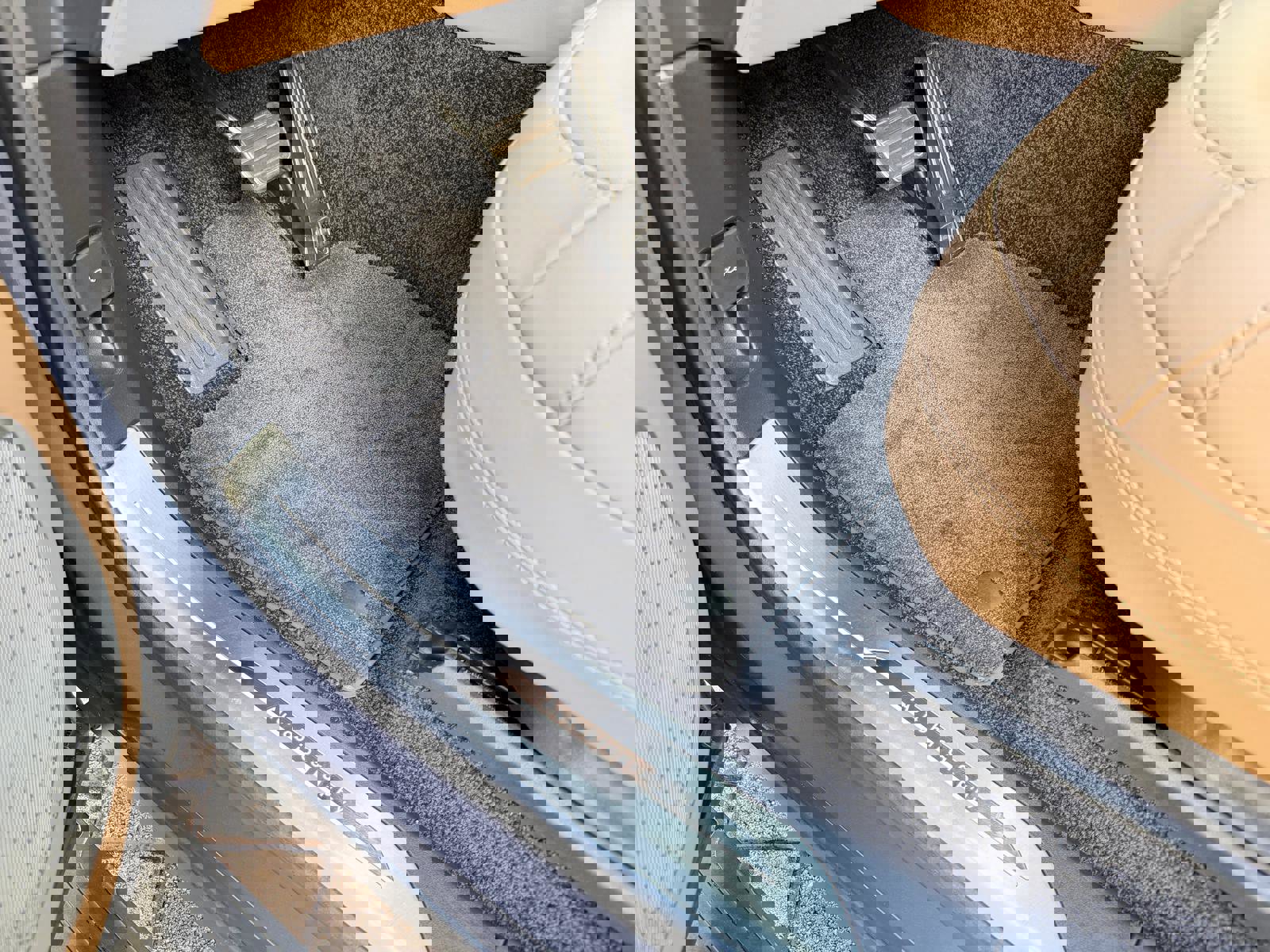 Used 2024 Land Rover Range Rover Long Wheelbase Autobiography image 32