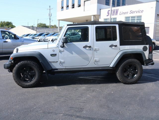 Used 2012 Jeep Wrangler Unlimited Rubicon AWD/4WD image 8