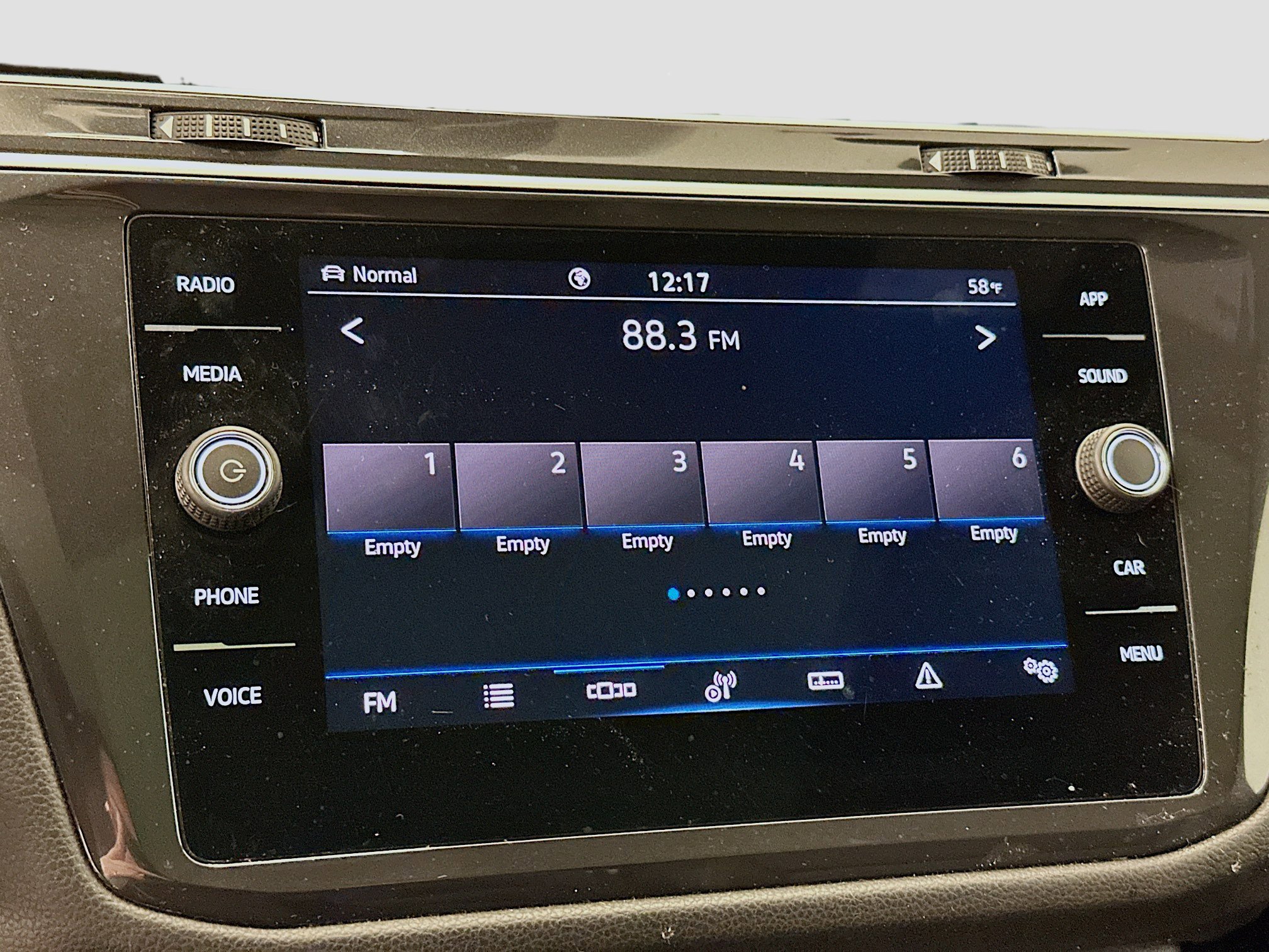 Used 2024 Volkswagen Tiguan SE R-Line image 21