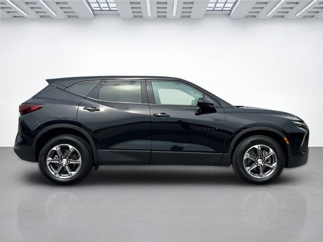 Used 2023 Chevrolet Blazer LT w/ Driver Confidence Package image 3