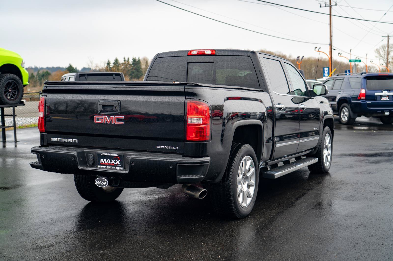 Used 2015 GMC Sierra 1500 Denali w/ Driver Alert Package AWD/4WD image 10