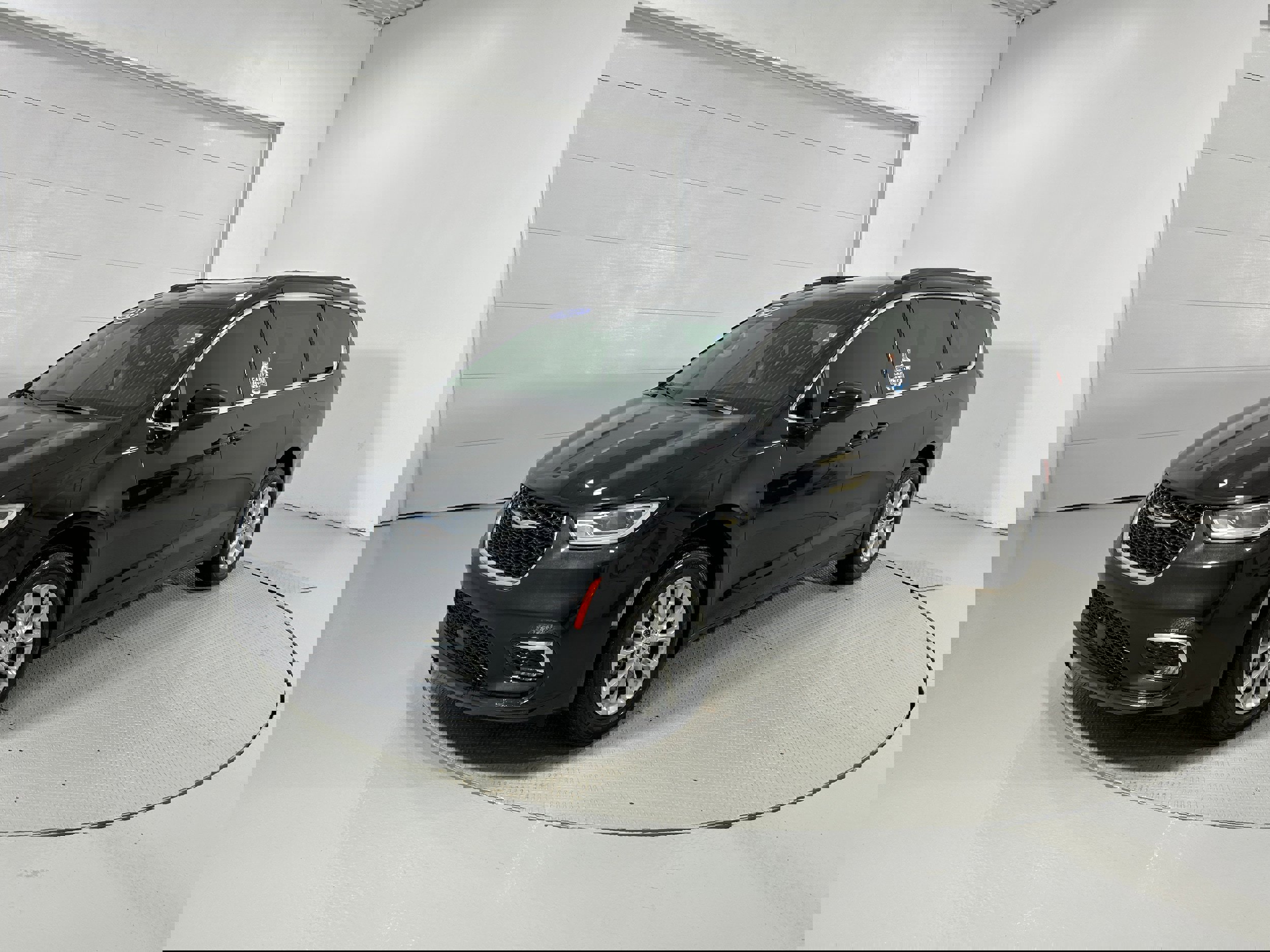 Used 2022 Chrysler Pacifica Touring-L image 19