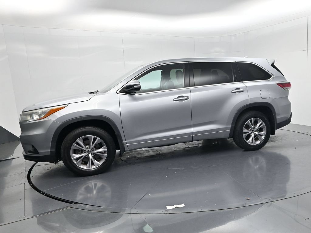 Used 2016 Toyota Highlander Plus AWD/4WD image 4