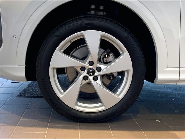 Certified 2025 Audi Q5 Premium Plus w/ Premium Plus AWD/4WD image 9