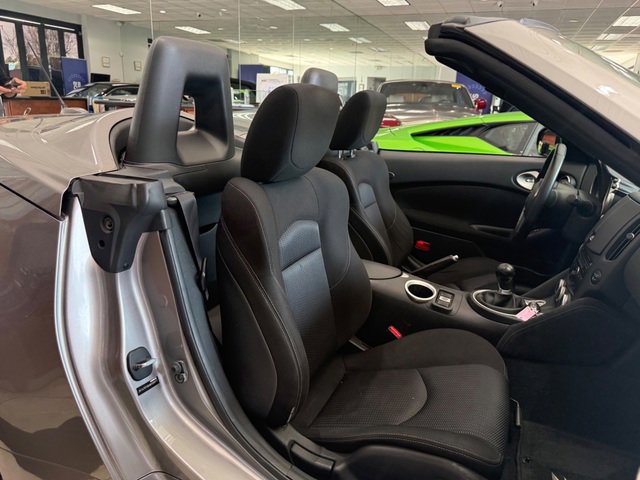Used 2010 Nissan 370Z Roadster image 6