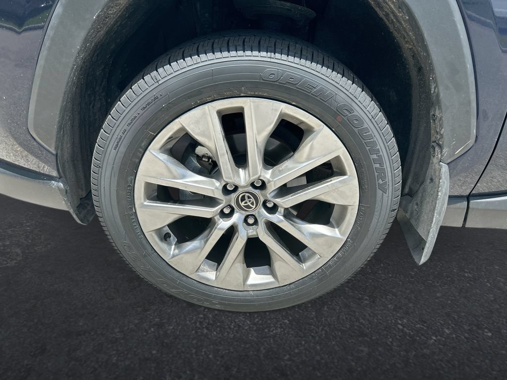 Used 2025 Toyota RAV4 XLE Premium FWD image 2