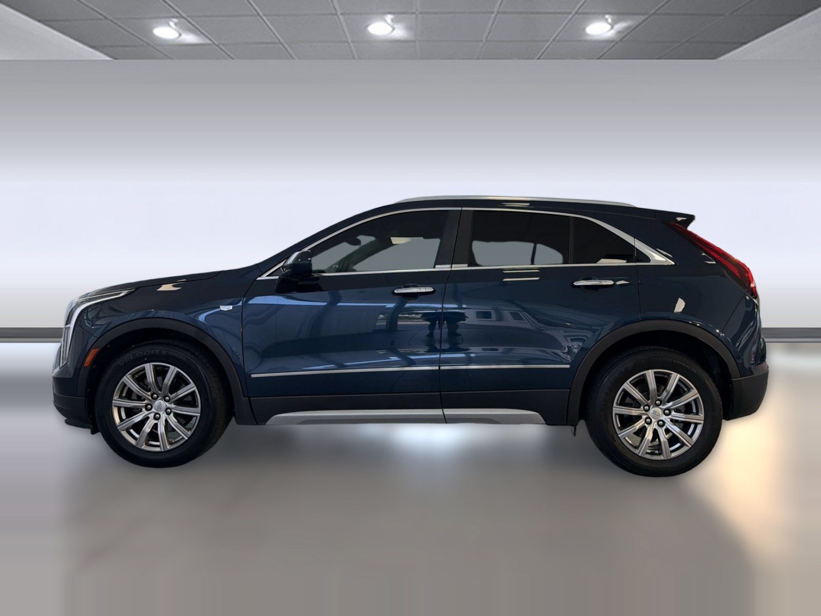 Used 2019 Cadillac XT4 Premium Luxury w/ Driver Awareness Package FWD image 2