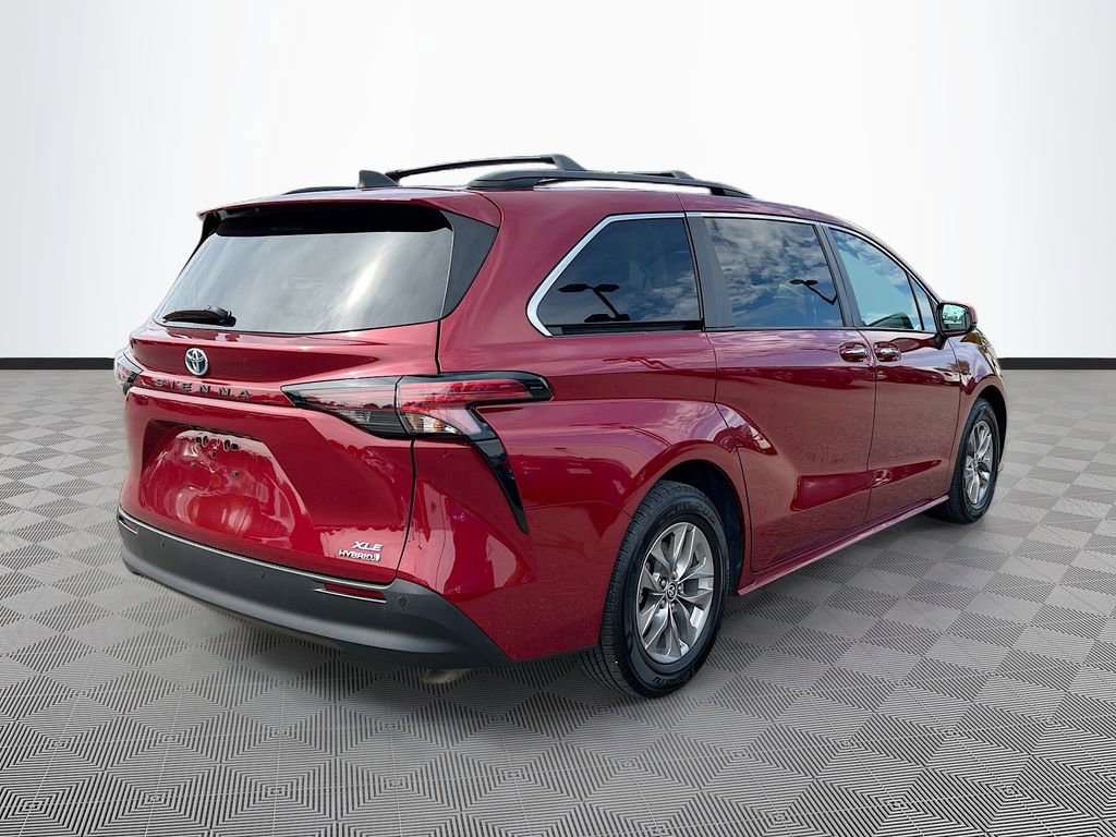 Used 2023 Toyota Sienna XLE image 7