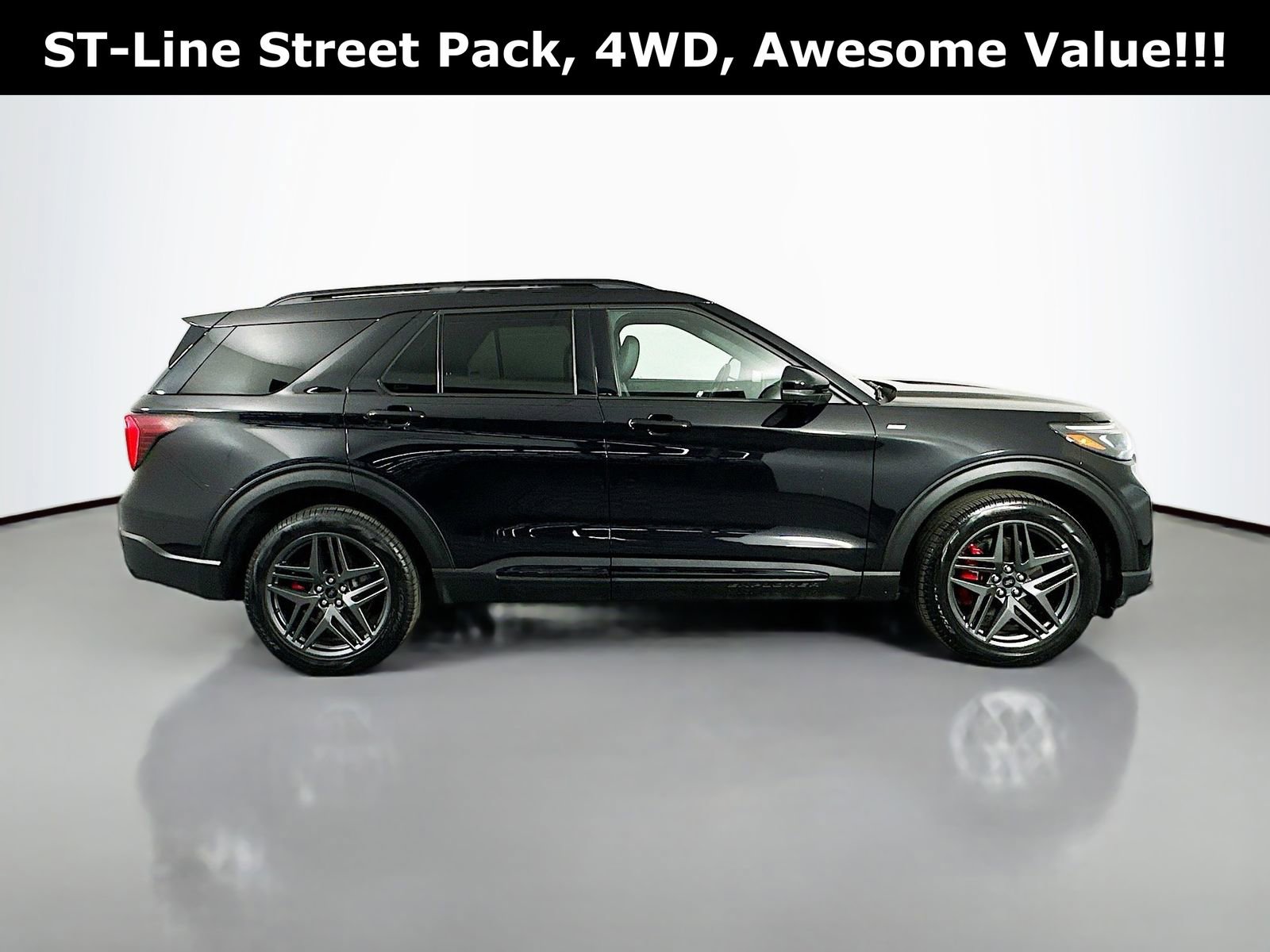 Used 2025 Ford Explorer ST-Line w/ ST-Line Street Pack image 9