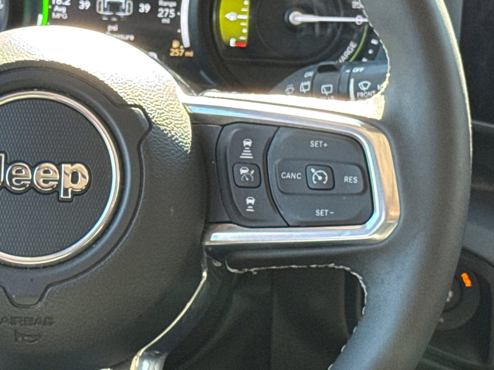 Used 2025 Jeep Wrangler Sahara image 24