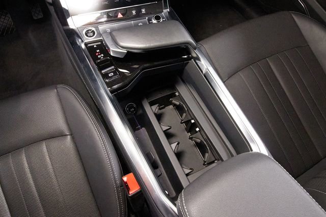 Used 2023 Audi e-tron Premium Plus w/ Premium Plus Package AWD/4WD image 16