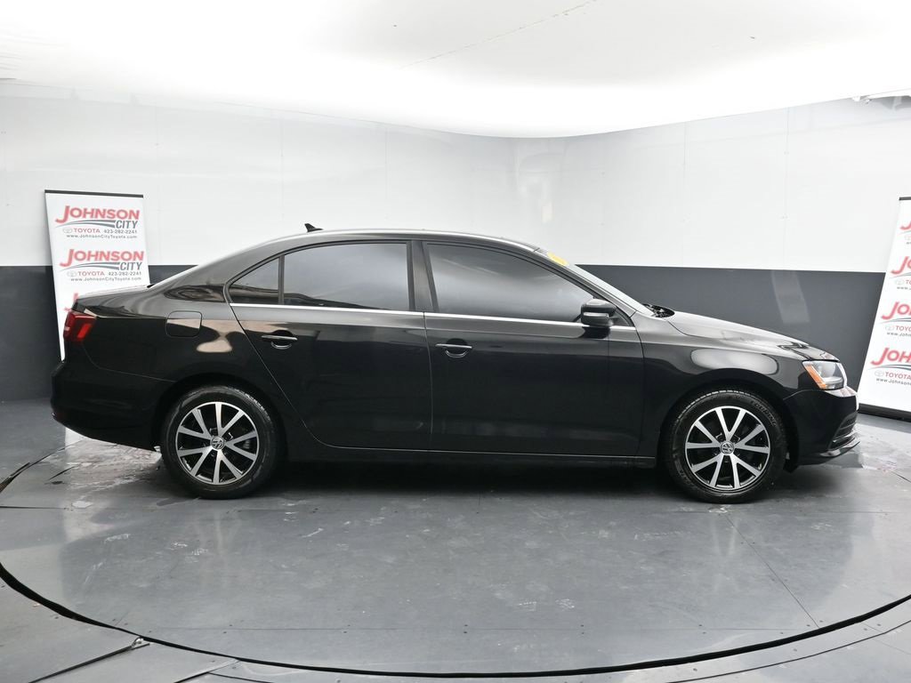Used 2017 Volkswagen Jetta SE image 9
