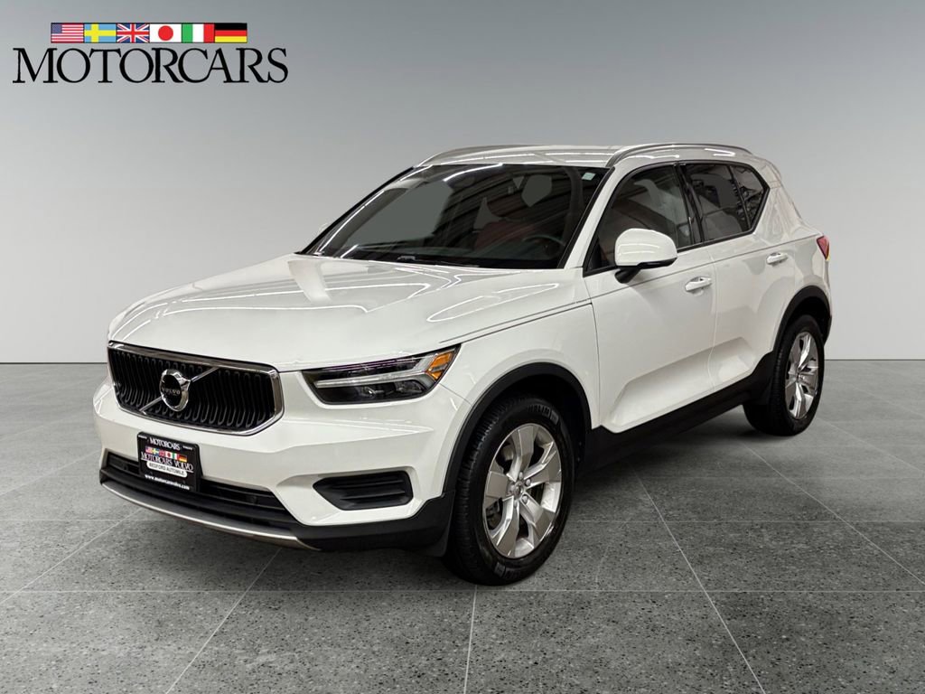 Used 2019 Volvo XC40 T4 Momentum image 7
