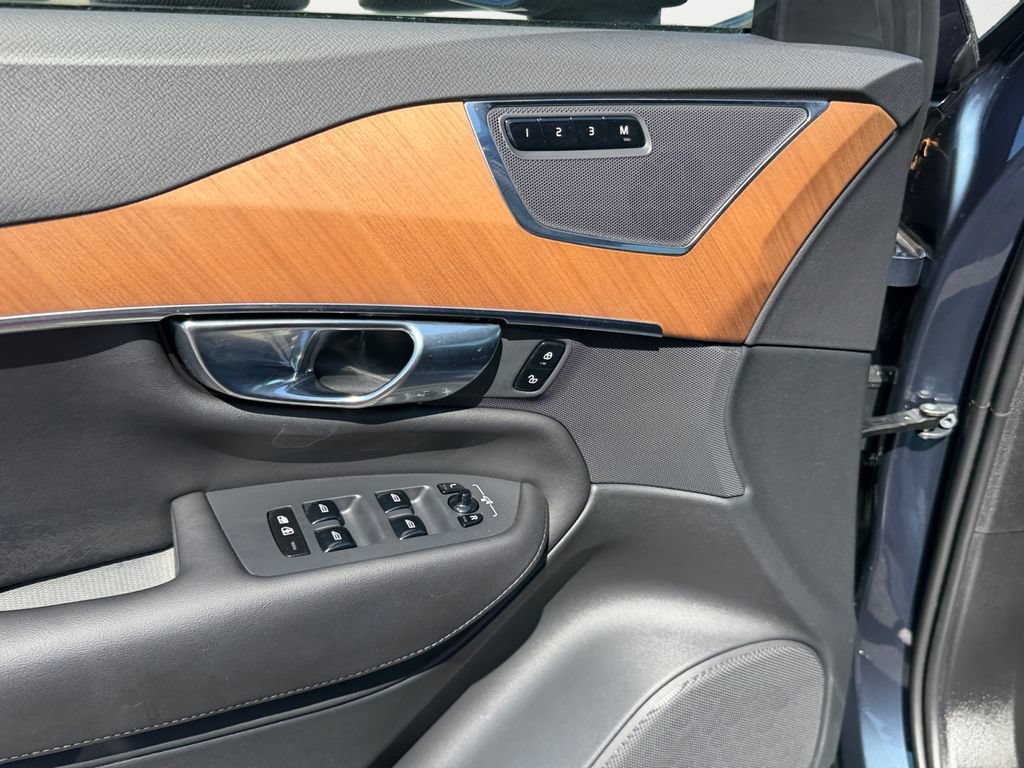 Certified 2025 Volvo XC90 T8 Plus AWD/4WD image 15